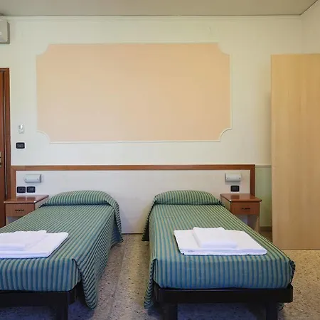 Centro Carraro Fondazione Di Religione * Verona