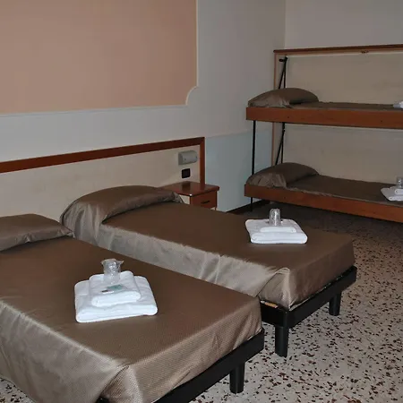 Hotel Centro Carraro Fondazione Di Religione *